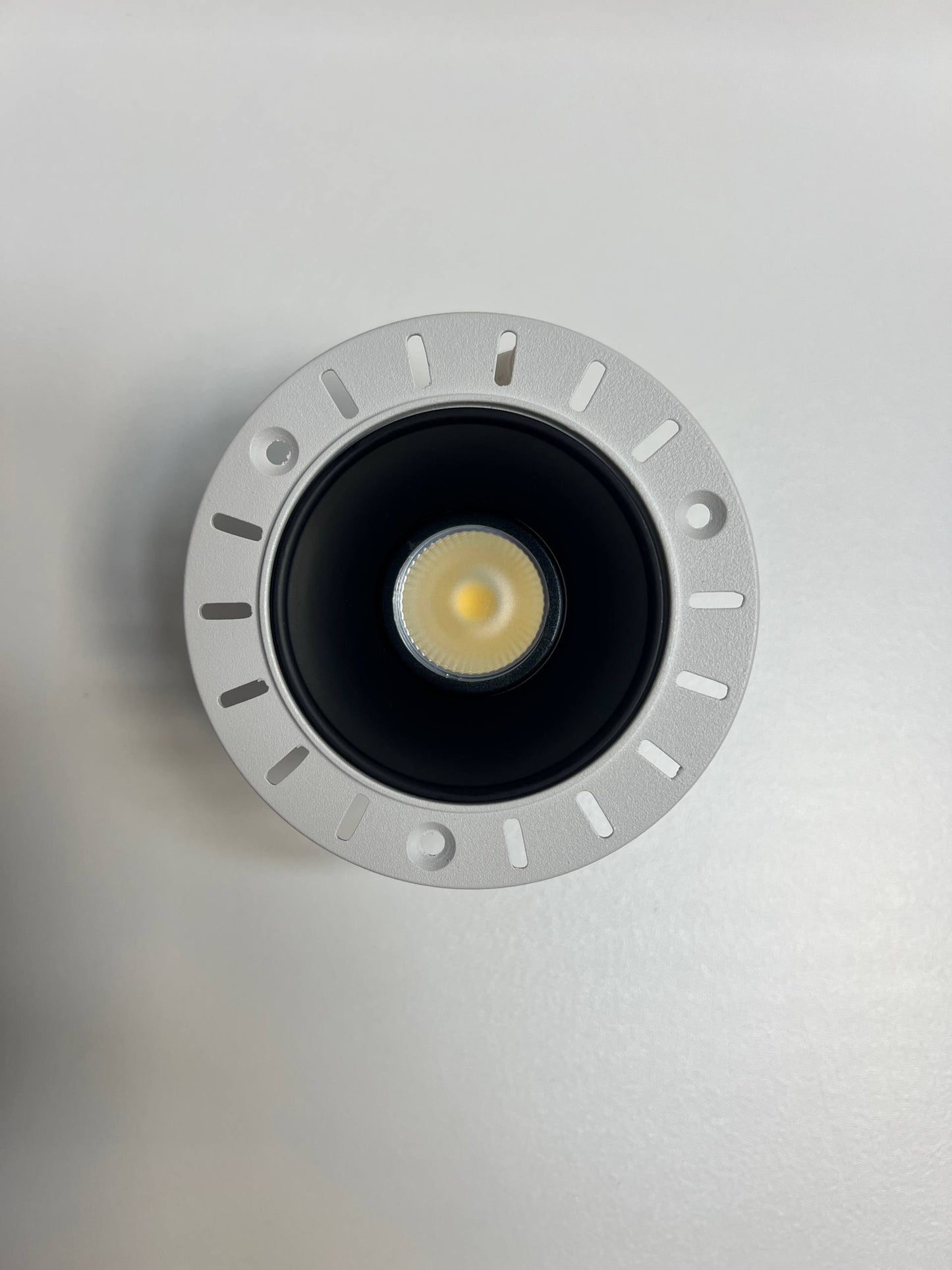 Recessed ceiling light fixture | Selix Kala