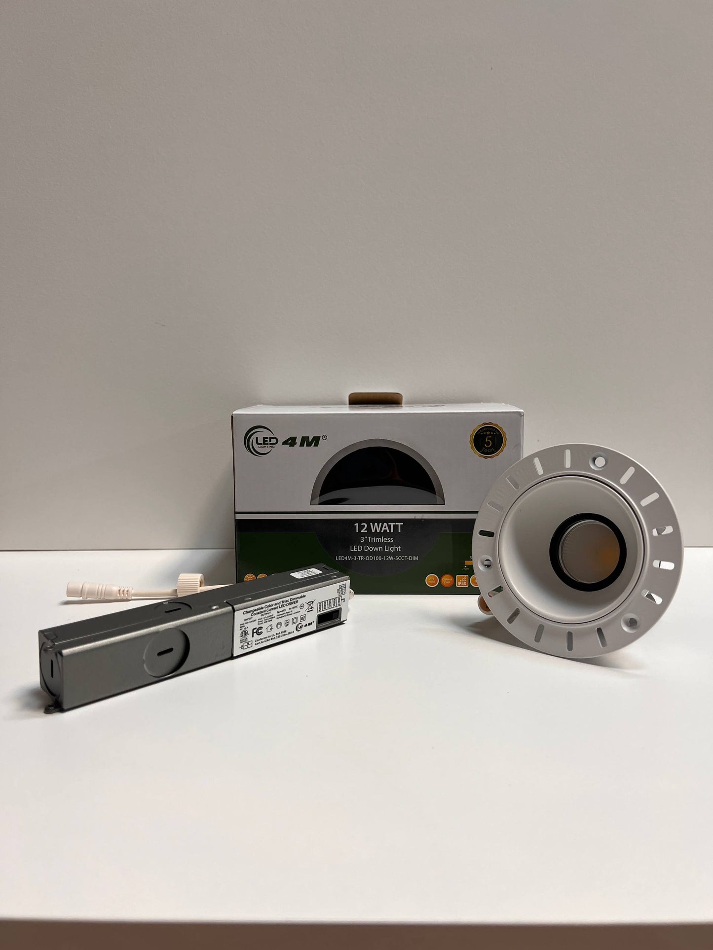 LED downlight fixture with packaging | Selix Kala