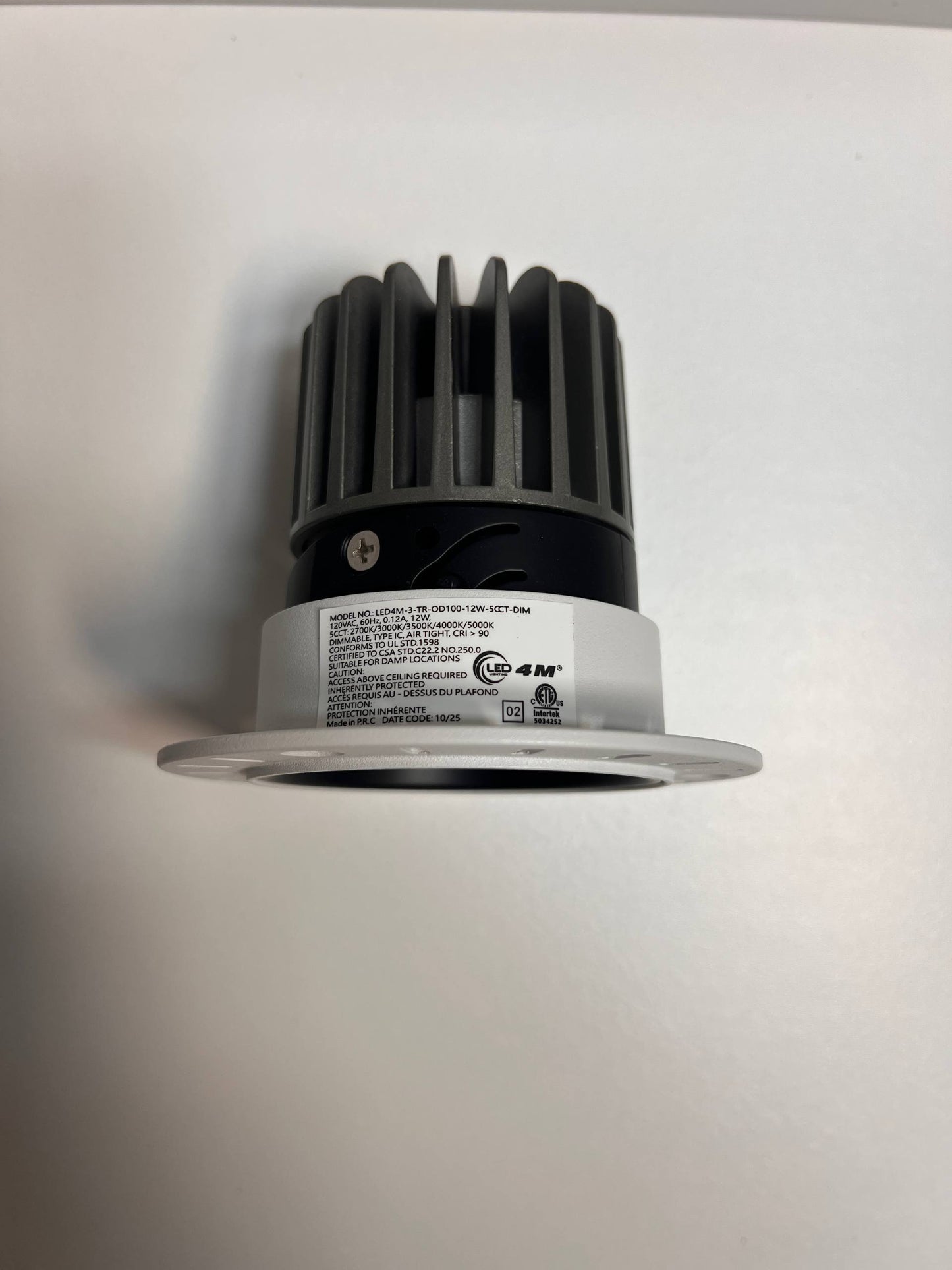 Ceiling light fixture on a white wall | Selix Kala