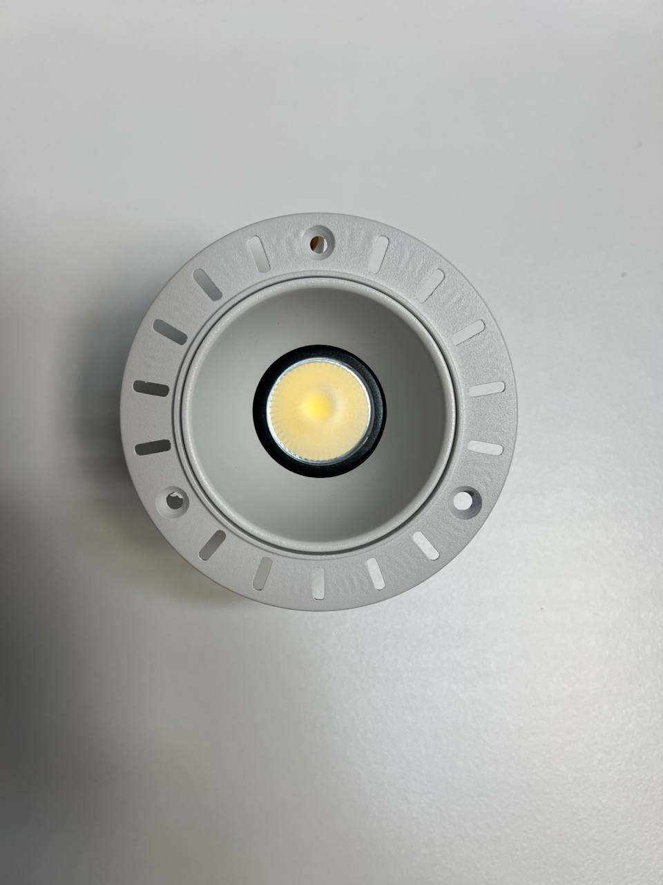 Ceiling light fixture on a plain background | Selix Kala