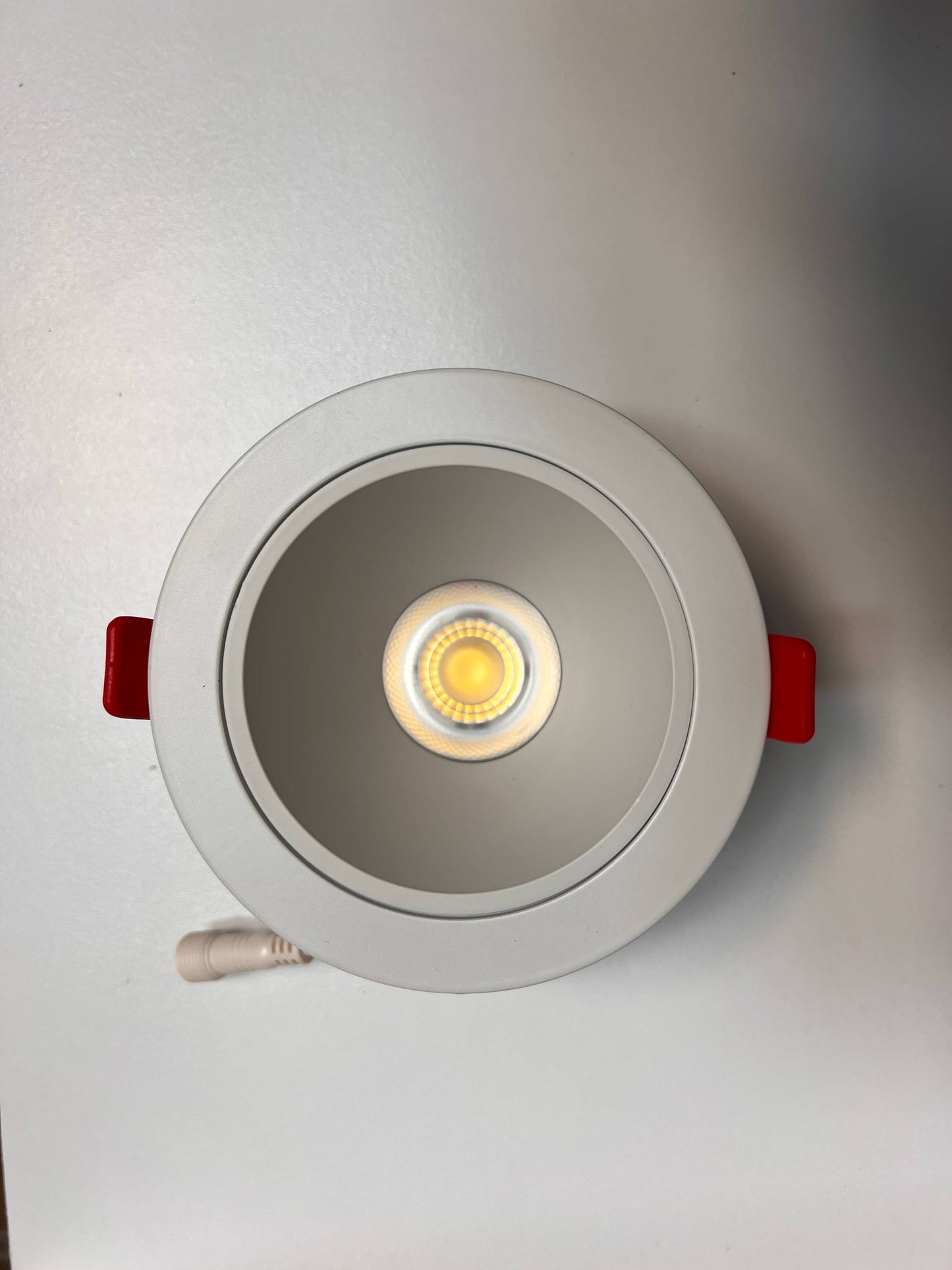 Ceiling light fixture with a visible bulb | Selix Kala