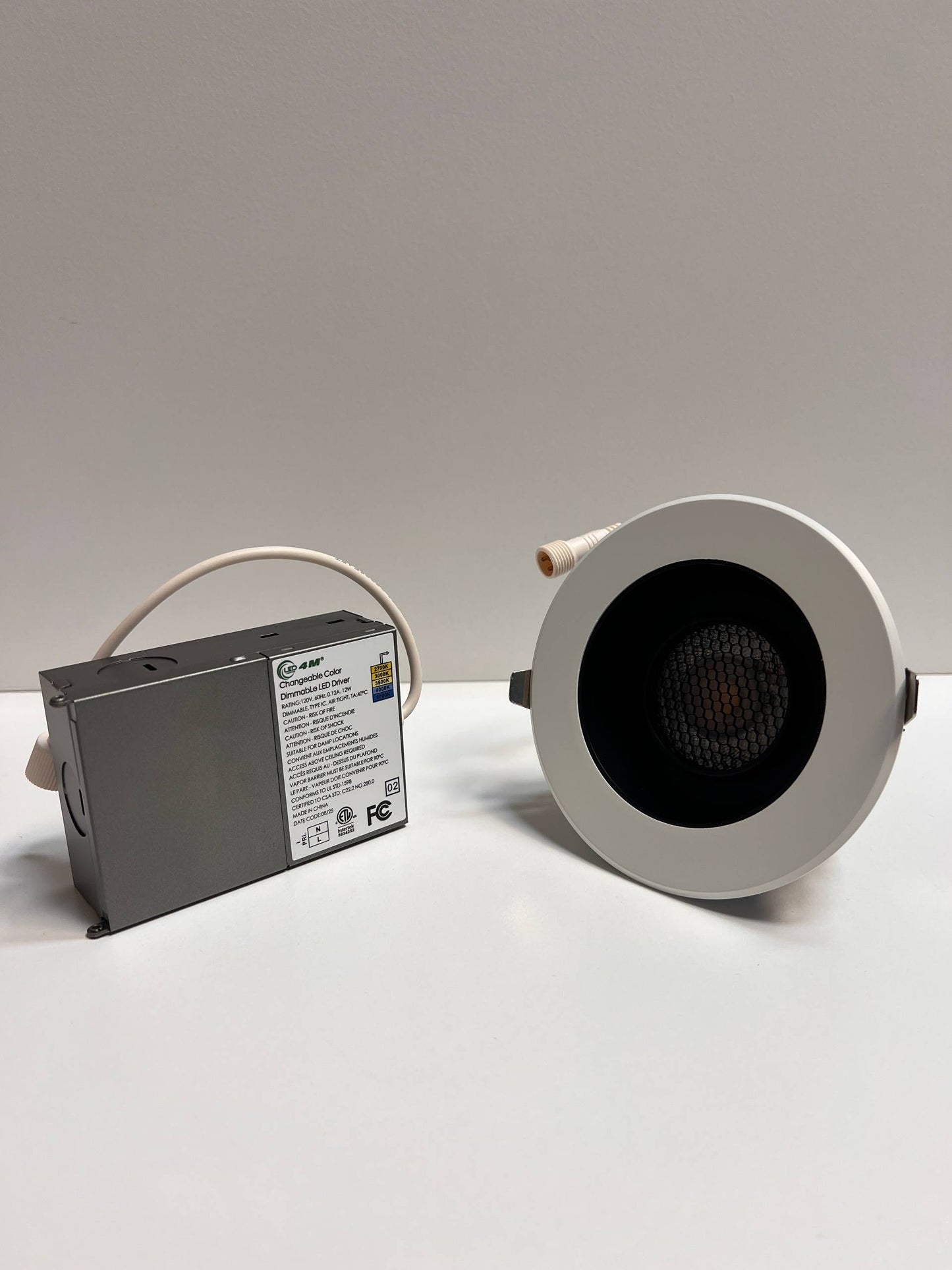 4″ Recessed LED Down Light 12W-5CCT-DIM
 LED downlight fixture and its packaging | Selix Kala